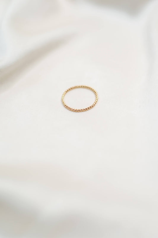 Lark Twist Ring
