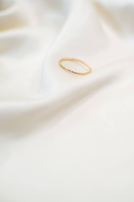 Lark Twist Ring